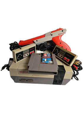 Nintendo NES-001 Console Bundle 2 Controllers, Zapper, Mario Bros/Duck Hunt Etc.